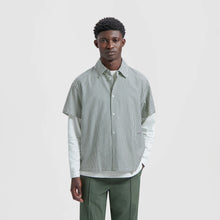 Afbeelding in Gallery-weergave laden, ØLÅF Boxy Seersucker Stripe SS Shirt Charcoal