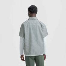 Afbeelding in Gallery-weergave laden, ØLÅF Boxy Seersucker Stripe SS Shirt Charcoal